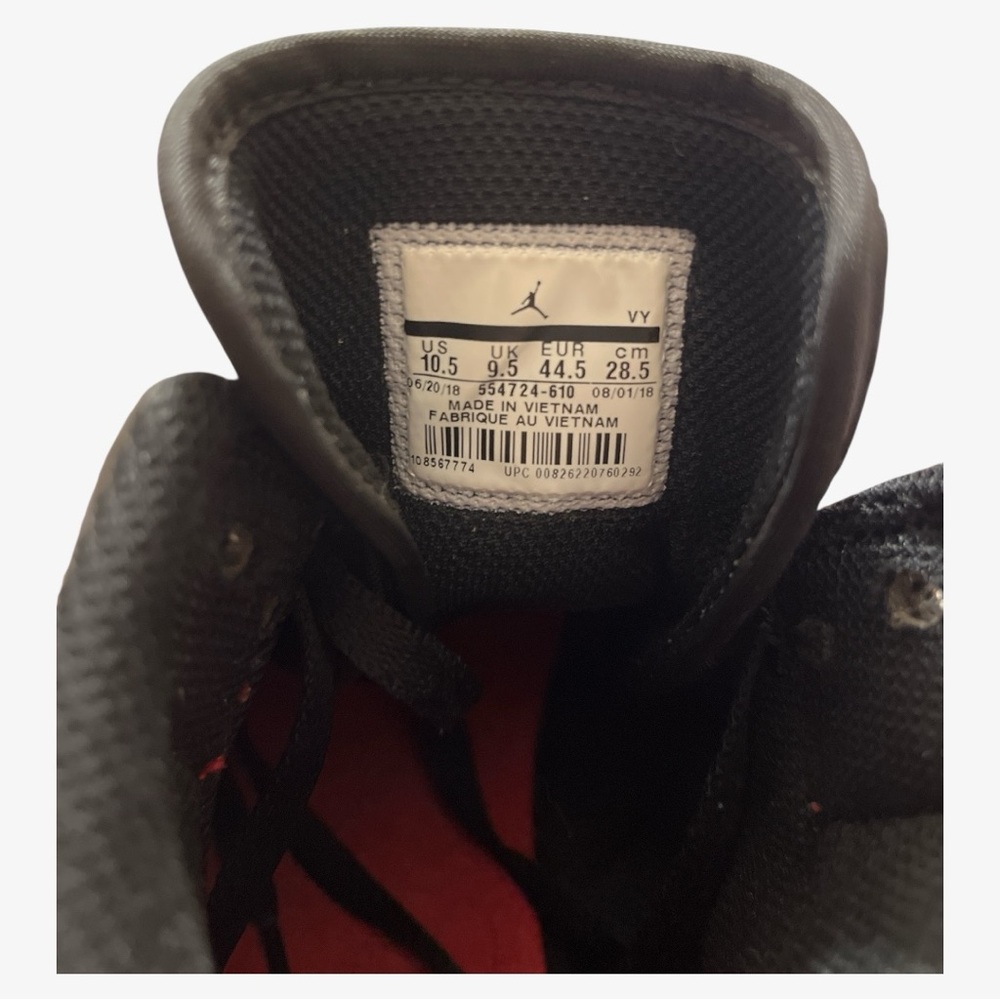 Air Jordan Mid 1 Black and Red High-Top Sneakers 6/20/18 554724-610 - Picture 4 of 8